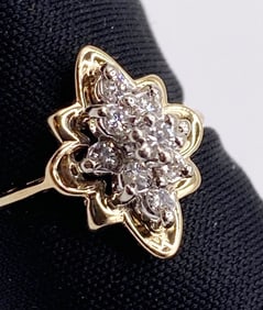 14K GOLD AND DIAMOND CLUSTER RING