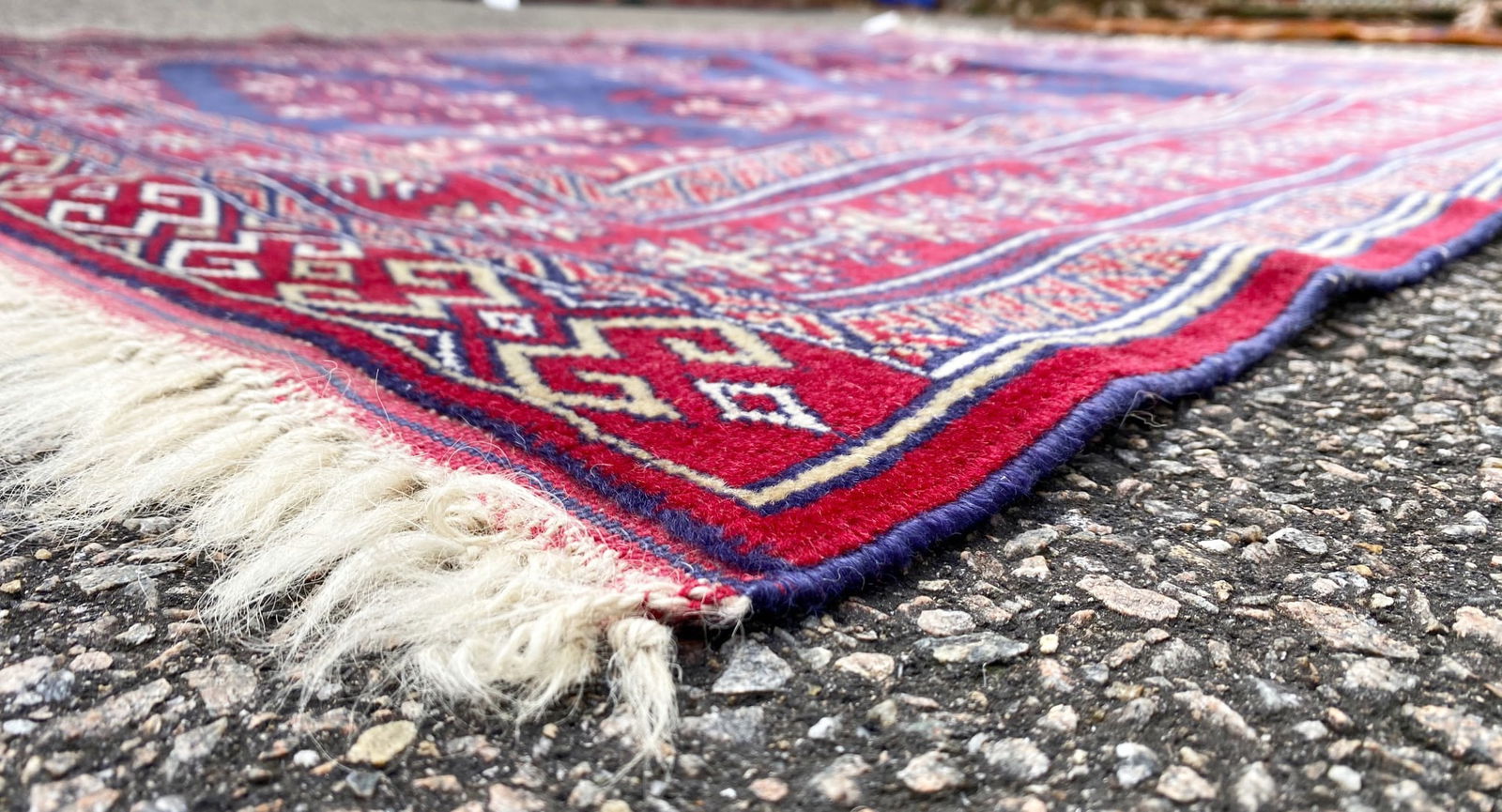 VINTAGE JALDAR HAND KNOTTED WOOL RUG, 4.0 x 5.6 (122cm x 168cm): Vintage Jaldar rug was hand knotted in Pakistan of 100% natural wool on a cotton foundation. This rug is 40+ years old, it has medium wool piles and is in excellent condition for its age. Beautiful co