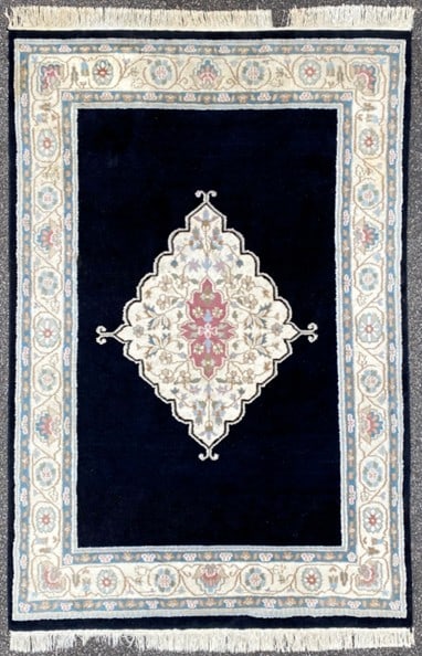 AUBUSSON HAND KNOTTED RUG, 5.11 x 9.4 (180cm x 284cm): French Styled Aubusson carved rug was hand knotted in China of 100% natural wool on a cotton foundation. The rug has very thick (1 inch) wool piles and is in like new condition. Beautiful colors and m