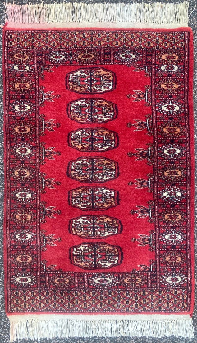 BUKHARA HAND KNOTTED RUG, 2.0 x 3.2 (61cm x 97cm): Bukhara Tekke rug was hand knotted in Pakistan of 100% natural wool on a cotton foundation. This rug has full wool piles and is in excellent condition. Beautiful colors with excellent quality. No hole