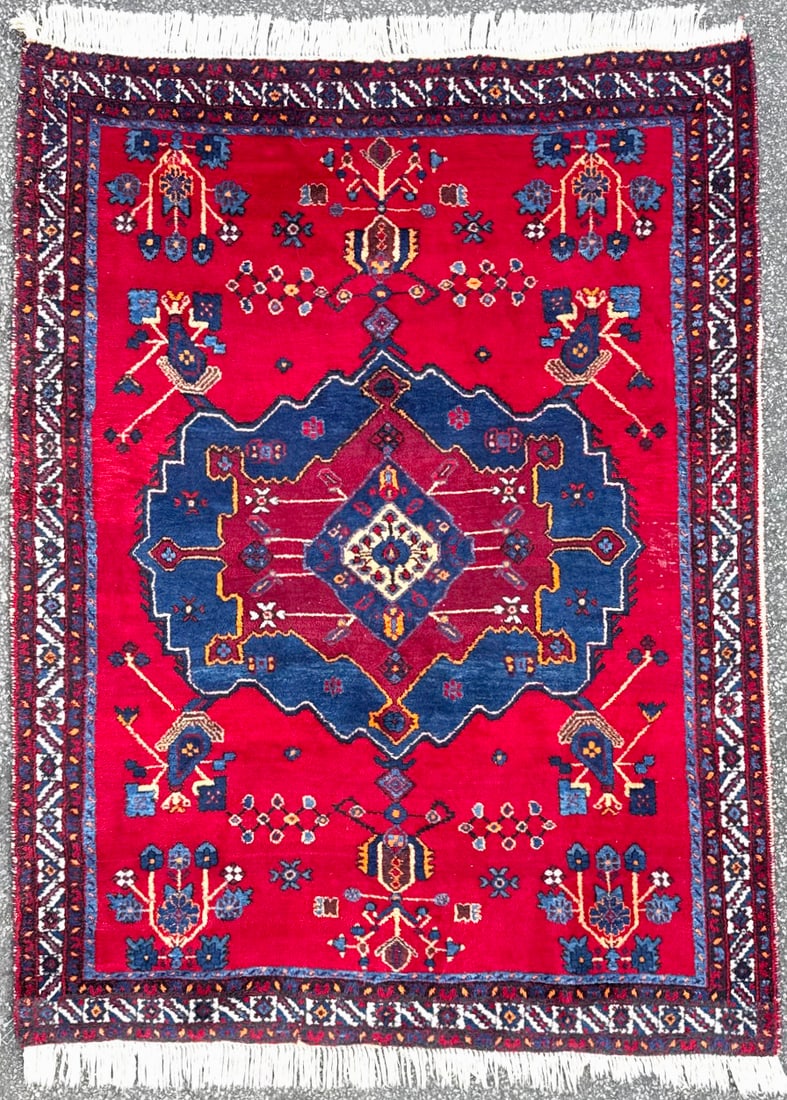 VINTAGE PERSIAN SHIRAZ HAND KNOTTED RUG, 5.4 x 7.0 (163cm x 213cm): Vintage Persian Shiraz rug was hand knotted in Iran of 100% natural wool on a wool foundation. The rug is at least 60+ years old, has full to medium wool piles and is in excellent condition for its ag