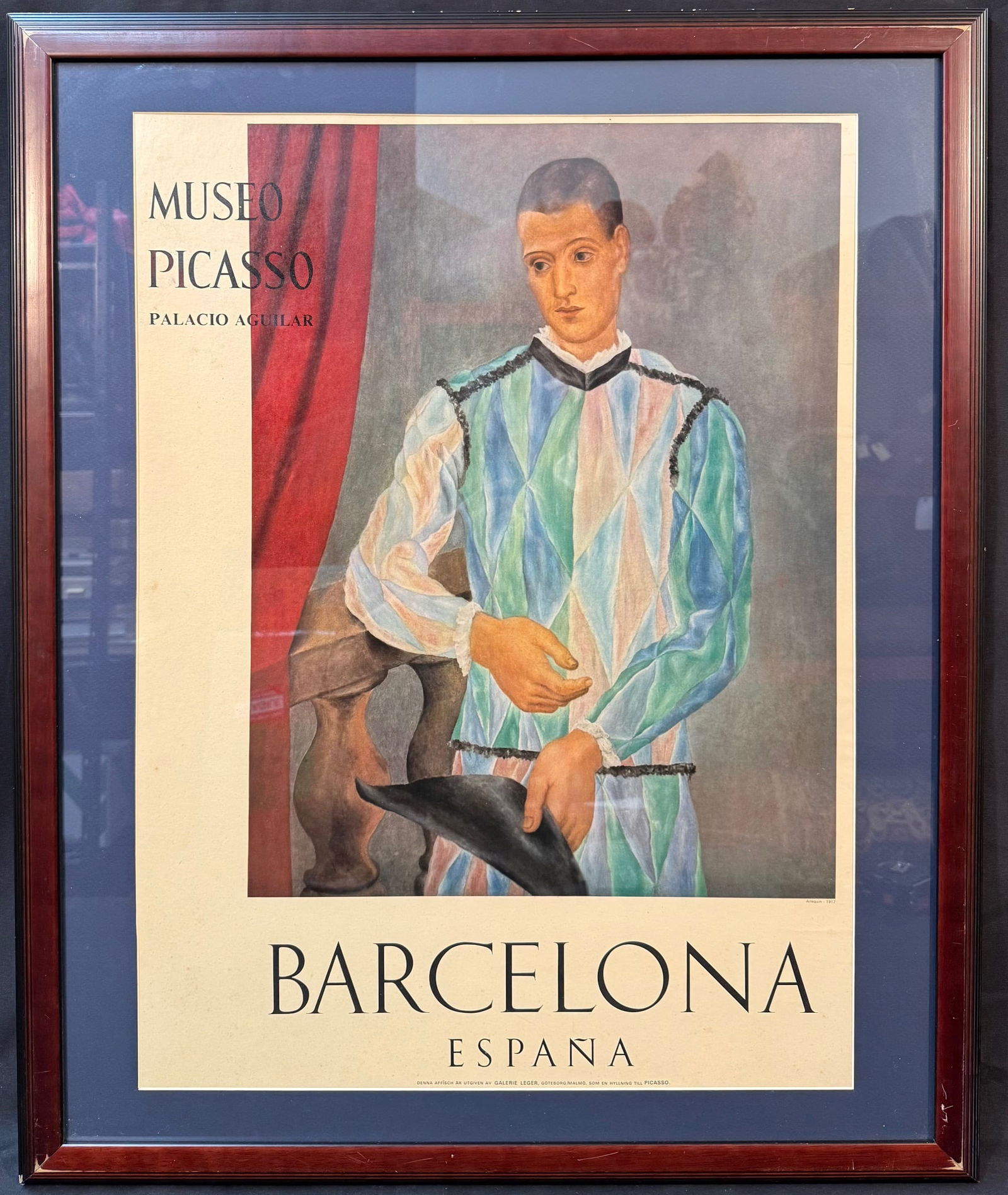 AFTER PABLO PICASSO (1881-1973) ORGINAL MUSEO PICASSO ART EXHIBIT POSTER, 28.5IN x 34.5IN (72cm x: After Pablo Picasso (1881-1973) original Museo Picasso exhibit poster. The underlying piece is titled Arlequin, which is after the original which was created by Picasso in 1917 and currently hangs at