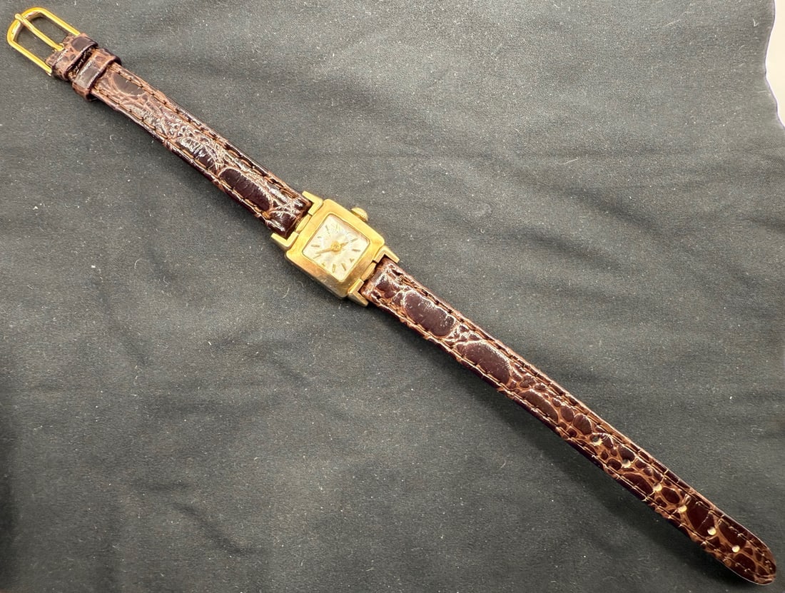 VINTAGE LADIES HAMILTON 22 JEWEL, 10KGF WATCH: A handsome mid-20th-century rectangular dress watch by the Hamilton Watch Company, produced in Lancaster, Pennsylvania, during the firm’s golden era of American watchmaking. This example features a