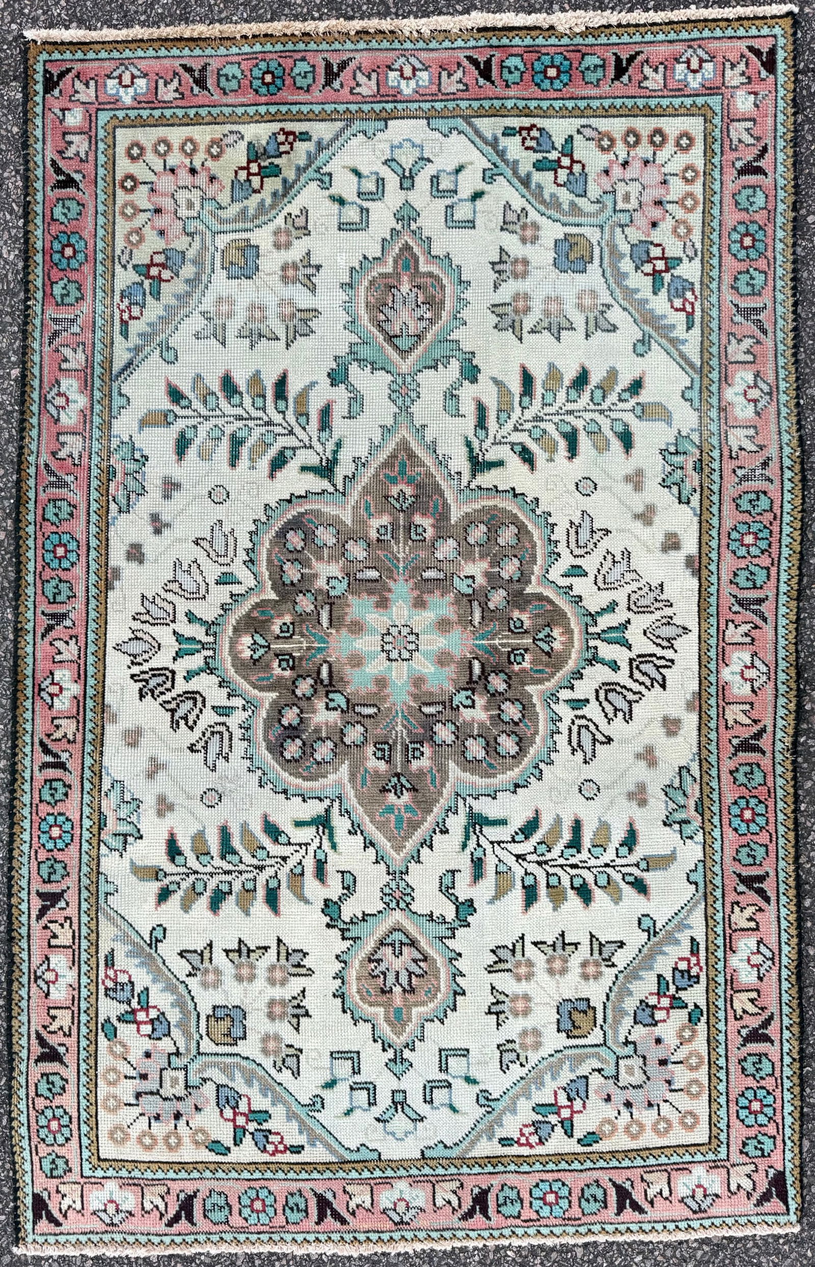 ANTIQUE PERSIAN KASHMAR HAND KNOTTED RUG, 3.2 x 4.10 (97cm x 147cm) (1 of 3)