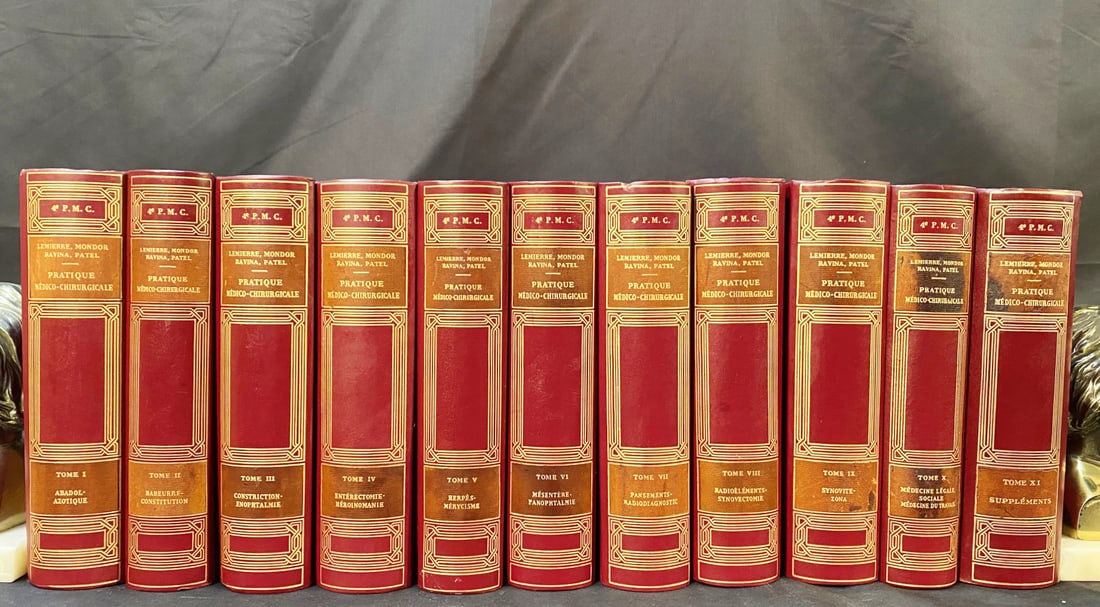 PRATIOUE MEDICO-CHIRURGICALE, 10 VOLUMES - 1953: 1953. Paris. MASSON ET C ÉDITEURS, Publisher. Complete in 10 Volumes, with a hollow 11th volume for supplements. All volumes in Near Fine to Very Good++ condition. Written entirely in French. Bound i