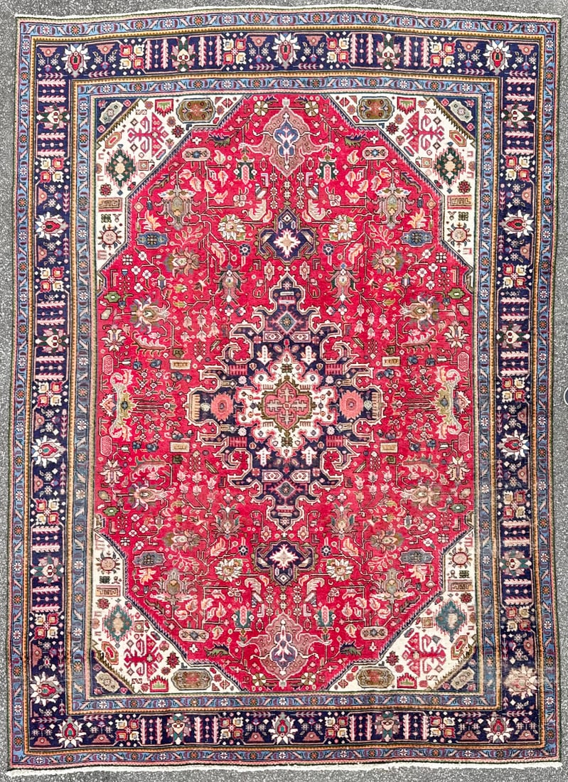 VINTAGE PERSIAN HERIZ HAND KNOTTED RUG, 8.2 x 11.3 (249cm x 343cm): Vintage Persian Heriz rug was hand knotted in Iran of 100% natural wool on a cotton foundation. This rug is 50+ years old, has full wool piles and is in excellent condition for its age. This rug featu