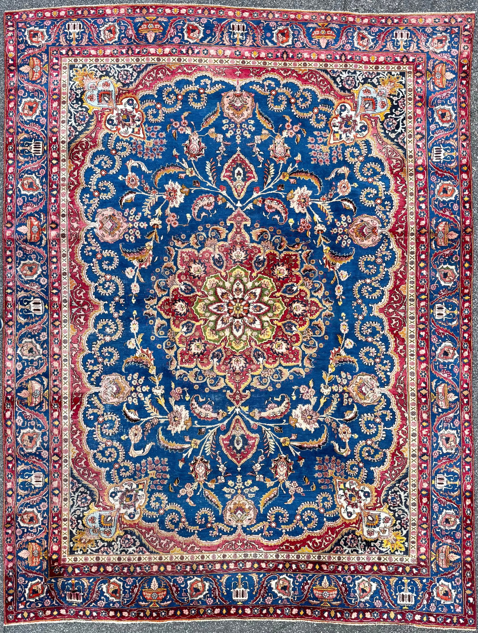 VINTAGE PERSIAN KERMAN HAND KNOTTED RUG, 9.3 x 12.0 (282cm x 366cm): Vintage Persian Kerman rug, made of in Iran of 100 percent natural wool on a cotton foundation with full to medium wool piles. This rug is 70+ years old, and is in excellent condition for its age. Bea