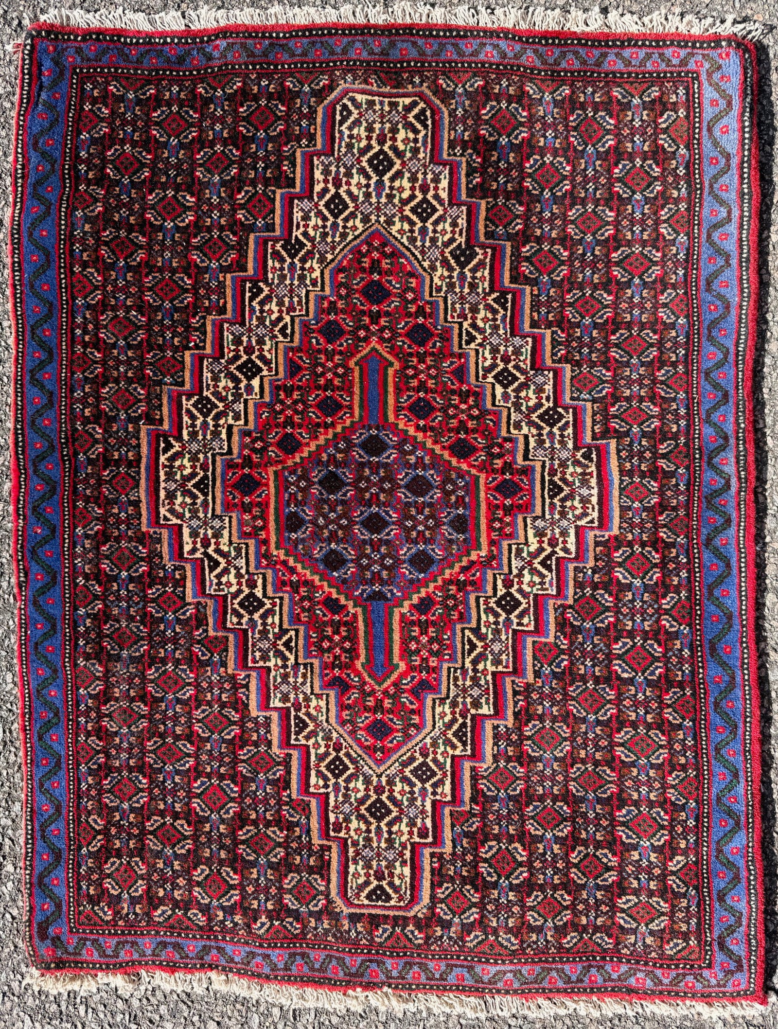 VINTAGE PERSIAN SENEH HAND KNOTTED RUG, 2.6 x 3.3 (76cm x 99cm): Vintage Persian Seneh rug was hand knotted in Iran of 100 percent wool on a cotton foundation. This rug is 60+ years old, has full wool piles and is in excellent condition for its age. Nice colors wit