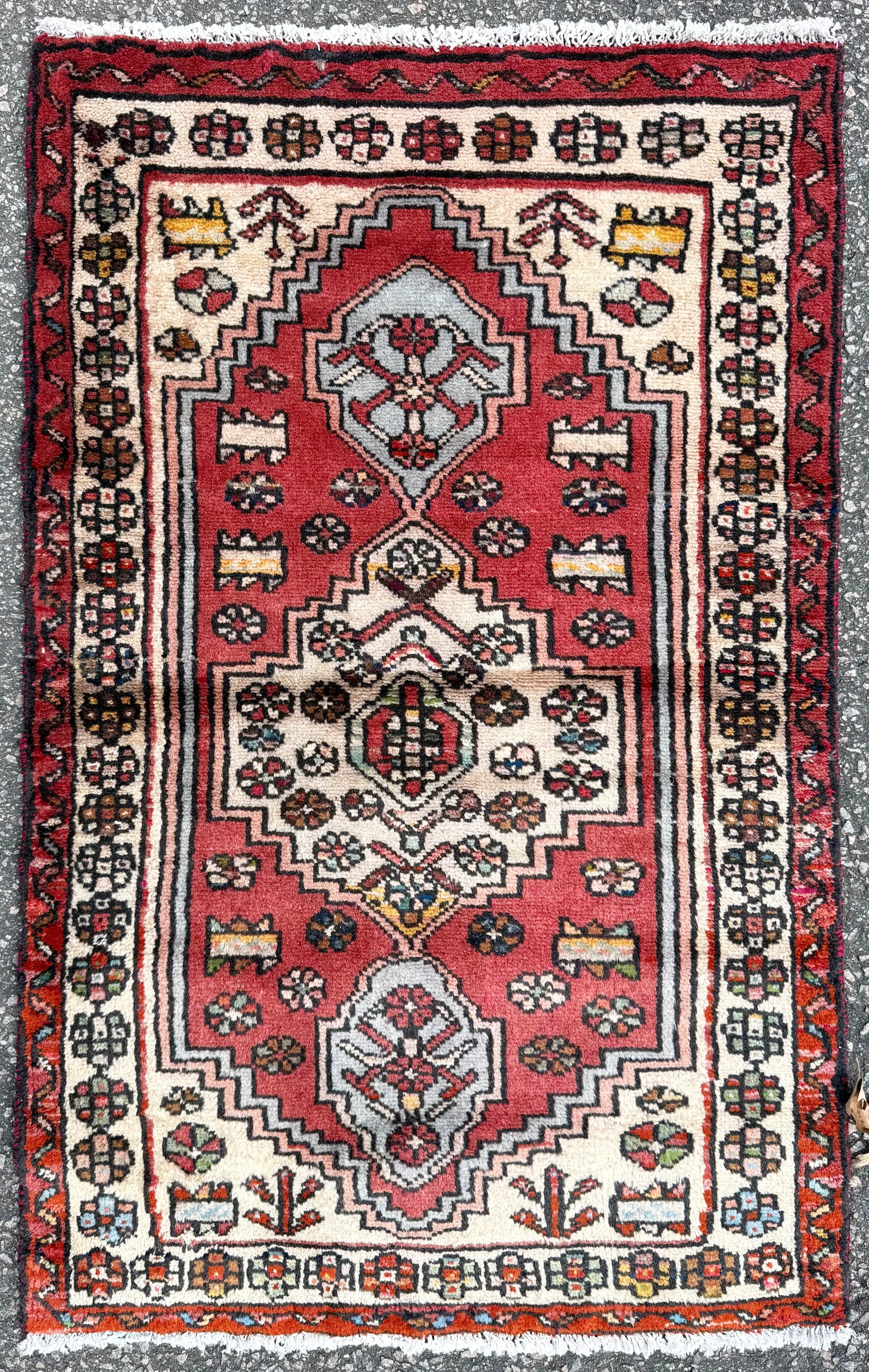 VINTAGE PERSIAN HAMADAN HAND KNOTTED RUG, 2.3 x 3.8 (71cm x 112cm): Vintage Persian Hamadan rug was hand knotted in Iran of 100% natural wool. This rug is 60+ years old, has medium wool piles and is in excellent condition for its age. The composition is defined by a s