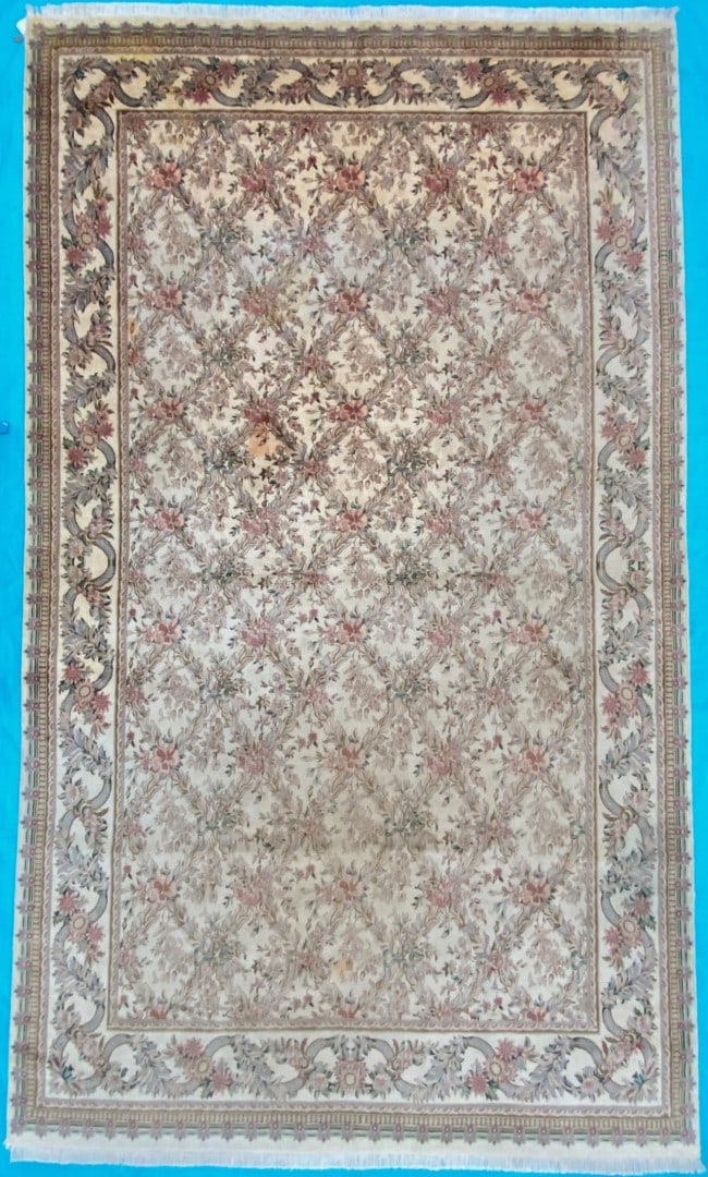 MANSION SIZED TABRIZ HAND KNOTTED RUG WITH 300+ KPSI, 10.0 x 17.0 (305cm x 518cm): Mansion Sized Tabriz rug was hand knotted in Pakistan of 100% natural wool on a cotton foundation. This rug has full wool piles and knots per square inch in excess off 300 KPSI, and is in