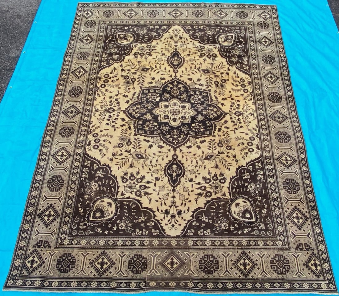 ANTIQUE PERSIAN ISFAHAN HAND KNOTTED RUG, 8.10 x 10.10 (269cm x 330cm) - 3