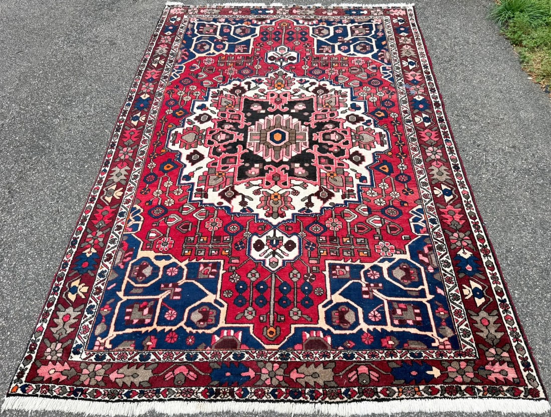 PERSIAN BAKHTIARI HAND KNOTTED RUG, 6.7 x 10.4 (201cm x 315cm) - 2