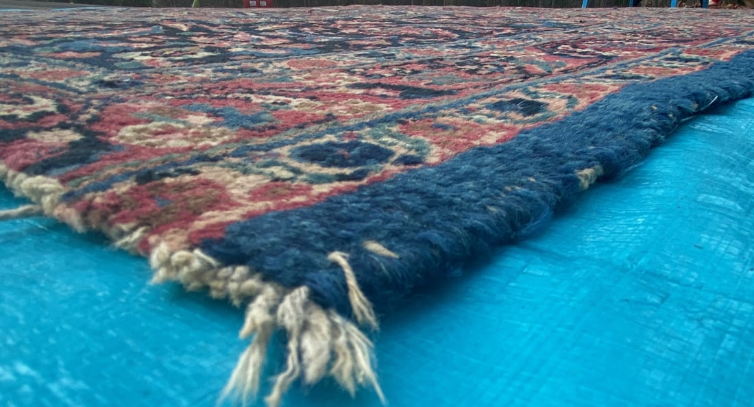 ANTIQUE SIGNED PERSIAN ISFAHAN HAND KNOTTED RUG, DISTRESSED, 9.6 x 12.9 (290cm x 389cm) - 6