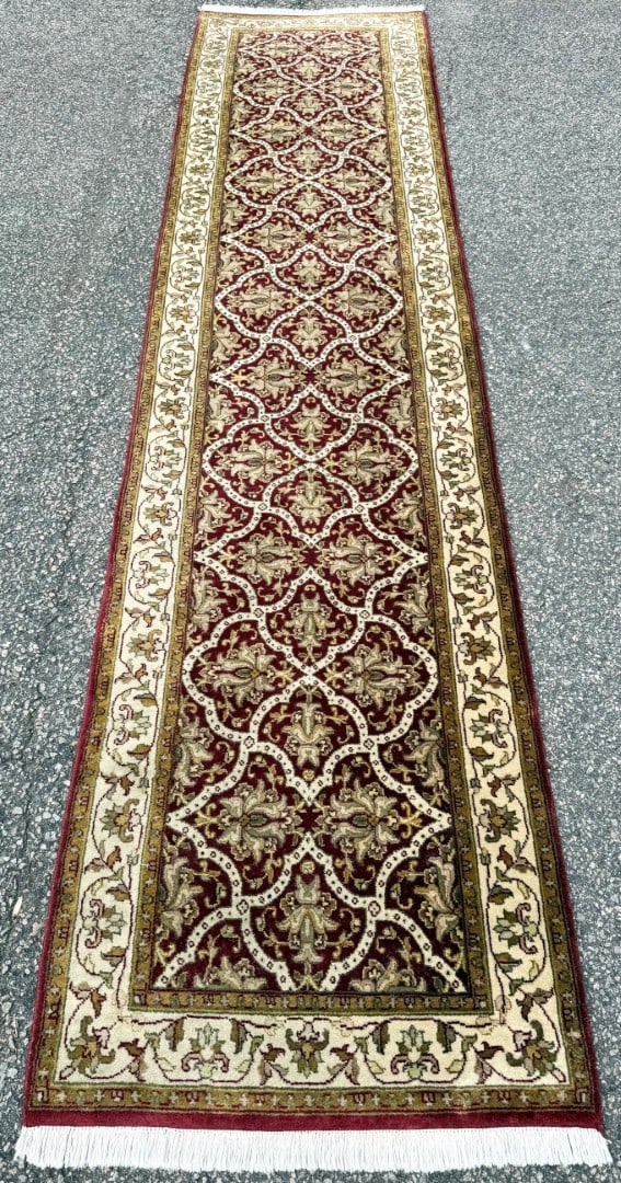 JAIPUR HAND KNOTTED WOOL RUNNER, 2.6 x 11.1 (76cm x 338cm) - 2