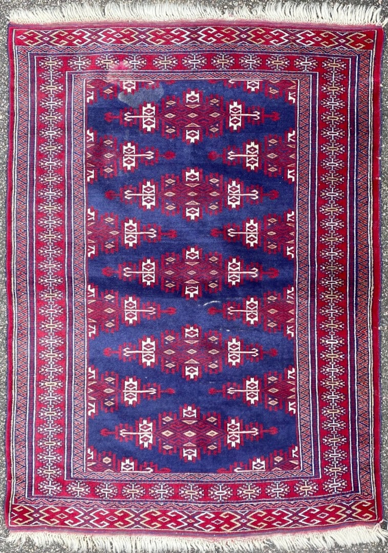 VINTAGE JALDAR HAND KNOTTED WOOL RUG, 4.0 x 5.6 (122cm x 168cm): Vintage Jaldar rug was hand knotted in Pakistan of 100% natural wool on a cotton foundation. This rug is 40+ years old, it has medium wool piles and is in excellent condition for its age.