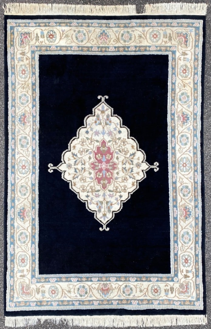 AUBUSSON HAND KNOTTED RUG, 5.11 x 9.4 (180cm x 284cm): French Styled Aubusson carved rug was hand knotted in China of 100% natural wool on a cotton foundation. The rug has very thick (1 inch) wool piles and is in like new condition. Beautiful colors