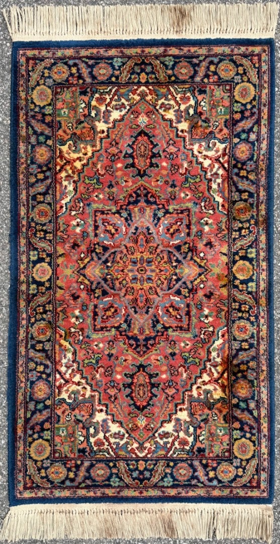 KARASTAN ISFAHAN RUG, 2.11 x 5.0 (89cm x 152cm): Karastan Isfahan patterned rug, made of 100 percent natural wool on a cotton foundation. This rug is in excellent condition. This rug was acquired from a Virginia estate. Beautiful colors