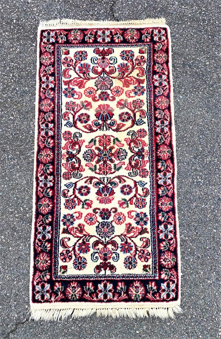 LILIHAN HAND KNOTTED RUG, 2.0 x 4.0 (61cm x 122cm): Lilihan rug was hand knotted in India of 100% natural wool on a cotton foundation. The rug has even wool piles and is in excellent condition. Beautiful colors and made with excellent quality. No holes