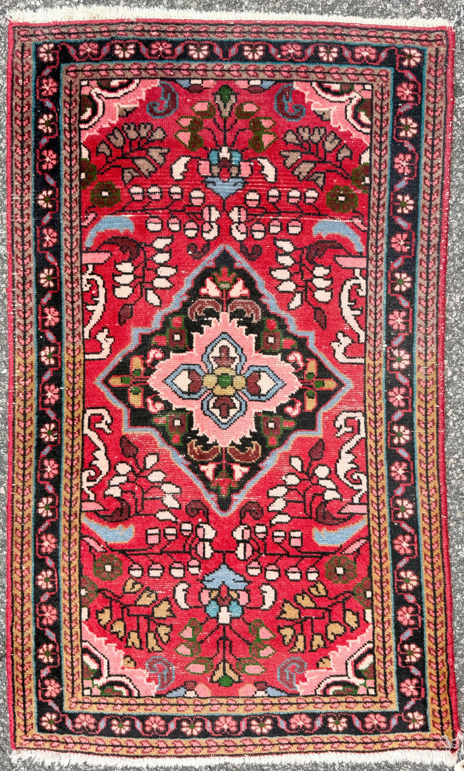 VINTAGE PERSIAN HAMADAN HAND KNOTTED RUG, 2.7 x 4.3 (79cm x 130cm): Vintage Persian Hamadan rug was hand knotted in Iran of 100% natural wool on a cotton foundation. This rug is 70+ years old, has medium to low wool piles and is in excellent condition for its age. Bea