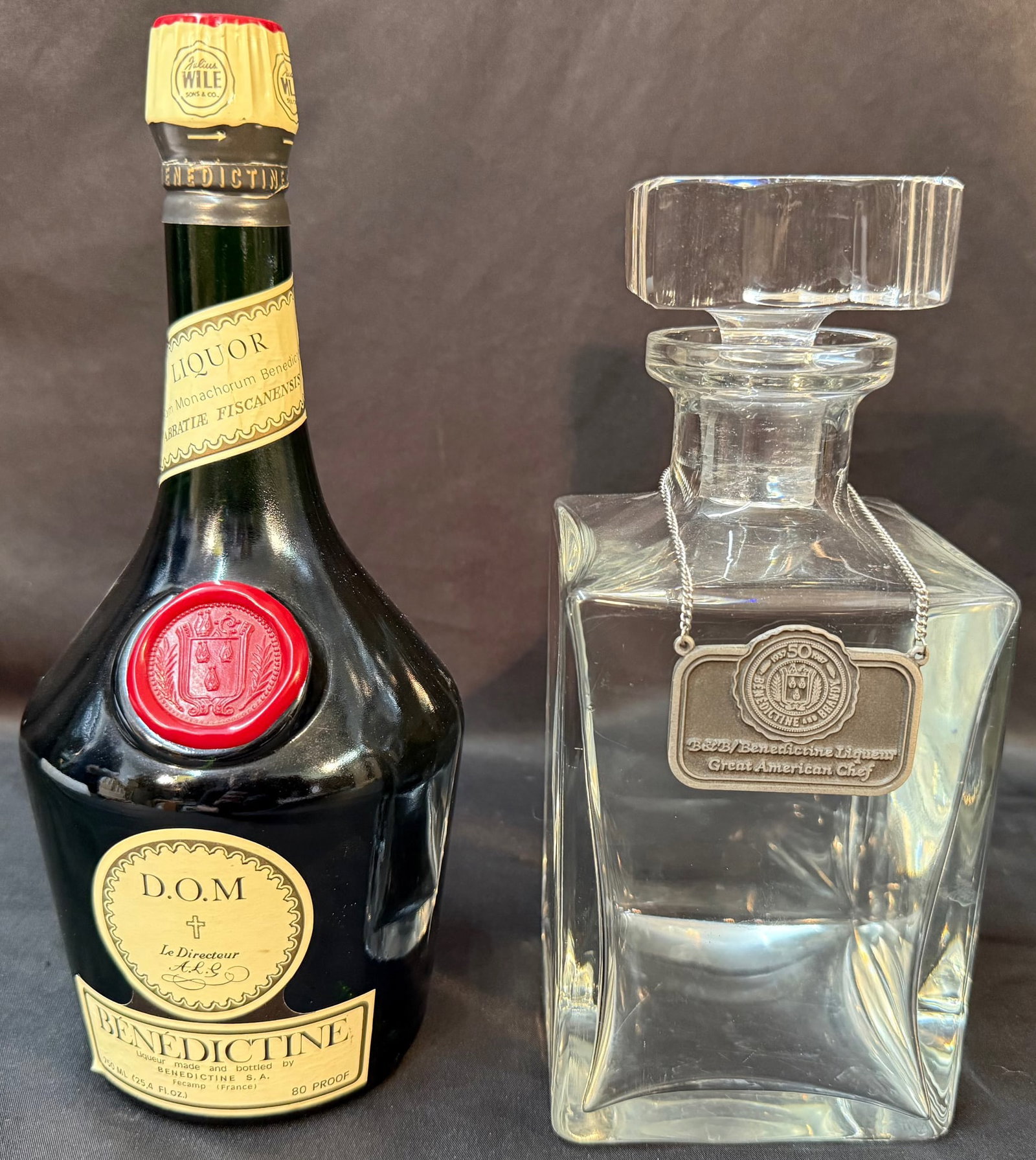 VINTAGE BÉNÉDICTINE LIQUEUR BOTTLE + “GREAT AMERICAN CHEF?? CRYSTAL DECANTER, WHITE HOUSE CHEF: A highly compelling and visually striking Bénédictine presentation set, comprising a vintage sealed bottle of French herbal liqueur and a rare commemorative “Great American Chef” crystal dec