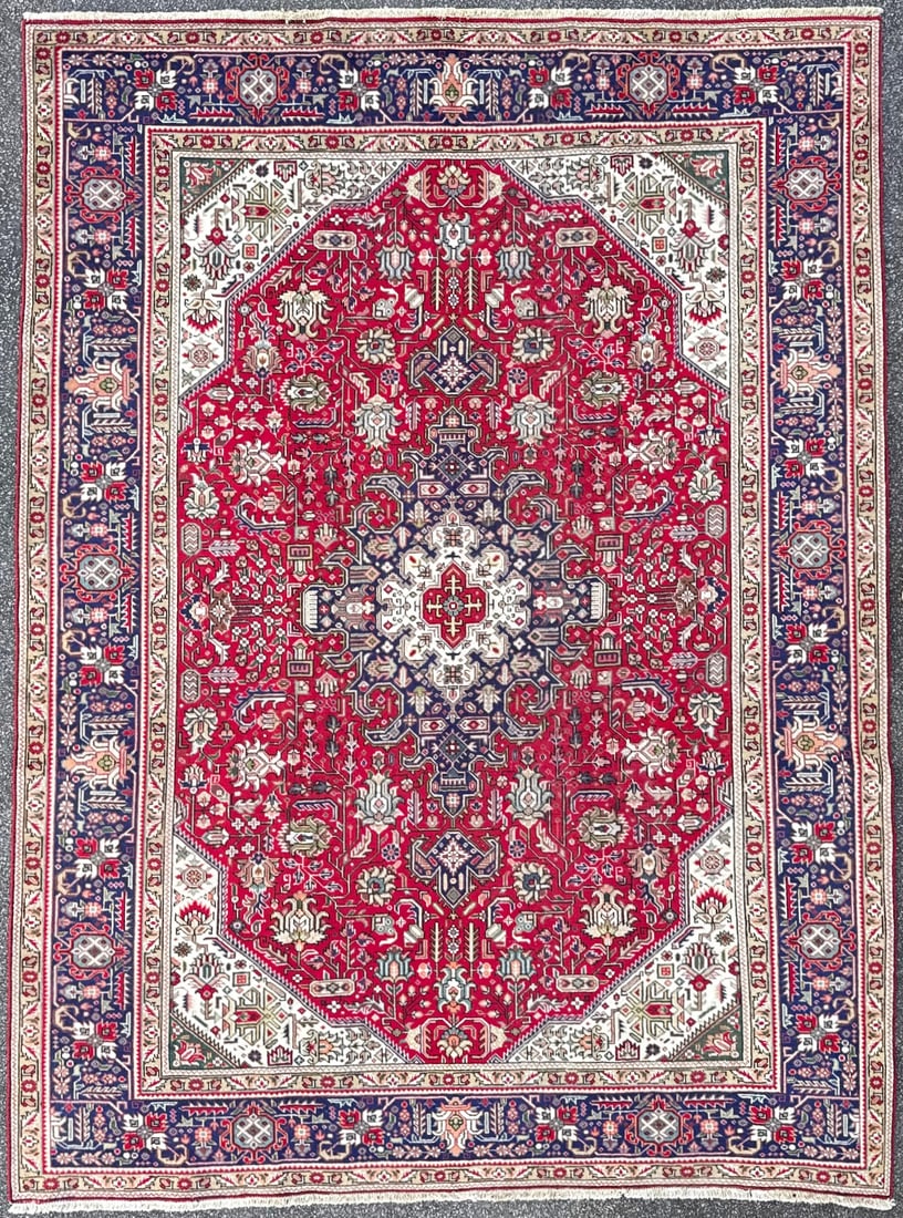 VINTAGE PERSIAN HERIZ HAND KNOTTED RUG, 8.4 x 11.3 (254cm x 343cm): This Vintage Persian Heriz rug was hand knotted in Iran of 100% natural wool on a cotton foundation. This rug is 60+ years old, has full to medium wool piles and is in excellent condition for its