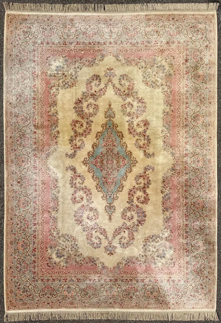 KARASTAN KERMAN RUG, 8.6 x 12.4 (259cm x 376cm): Offered here is a Karastan Kerman patterned rug, made of 100 percent natural wool on a cotton foundation. This rug is woven in the French Savonnerie and Aubusson revival tradition, one of the most rec