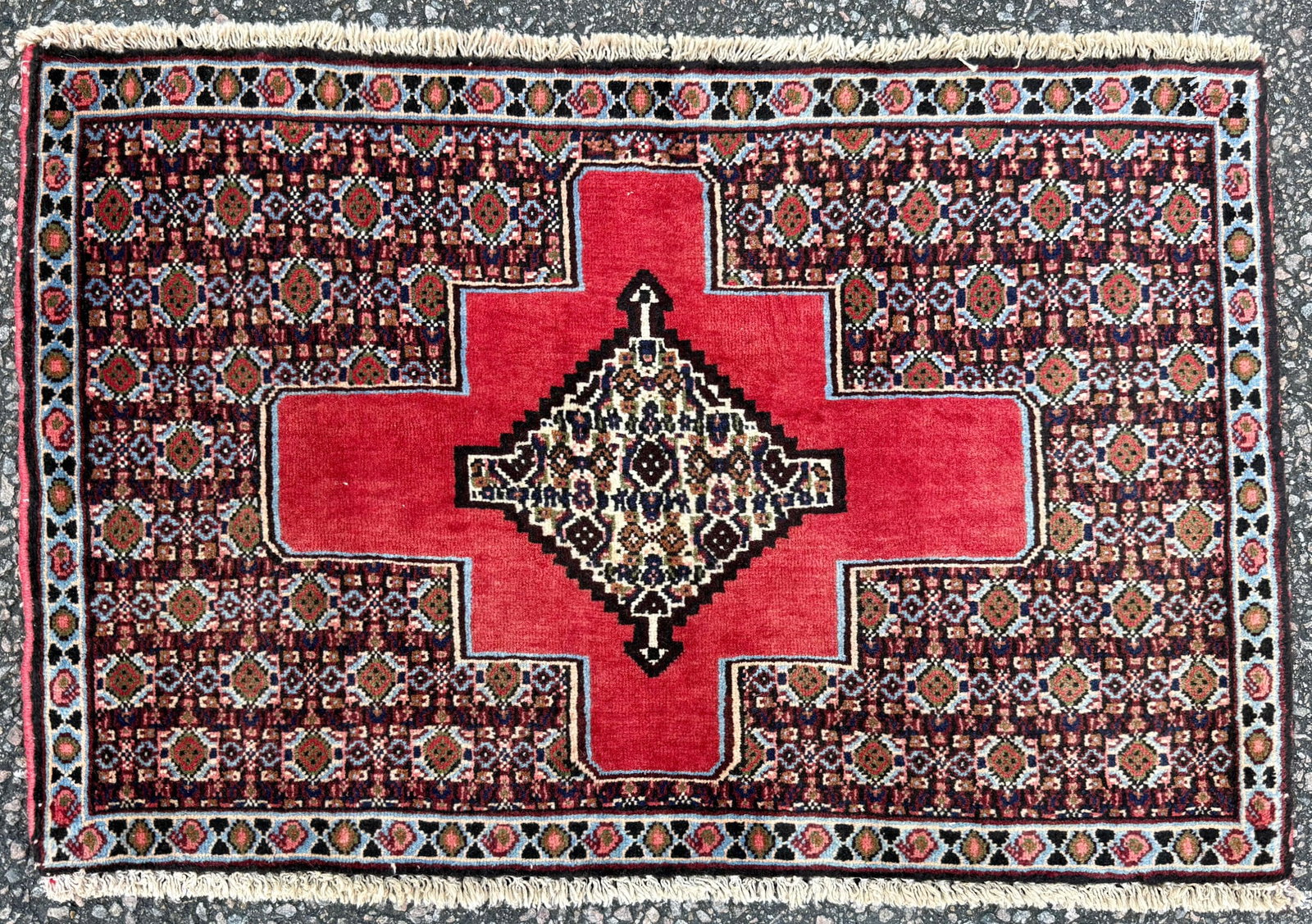 VINTAGE PERSIAN SENEH HAND KNOTTED RUG, 1.10 x 2.9 (56cm x 84cm): This Vintage Persian Seneh rug was hand knotted in Iran of 100 percent wool on a cotton foundation. This rug is 60+ years old, has full wool piles and is in excellent condition for its age. 