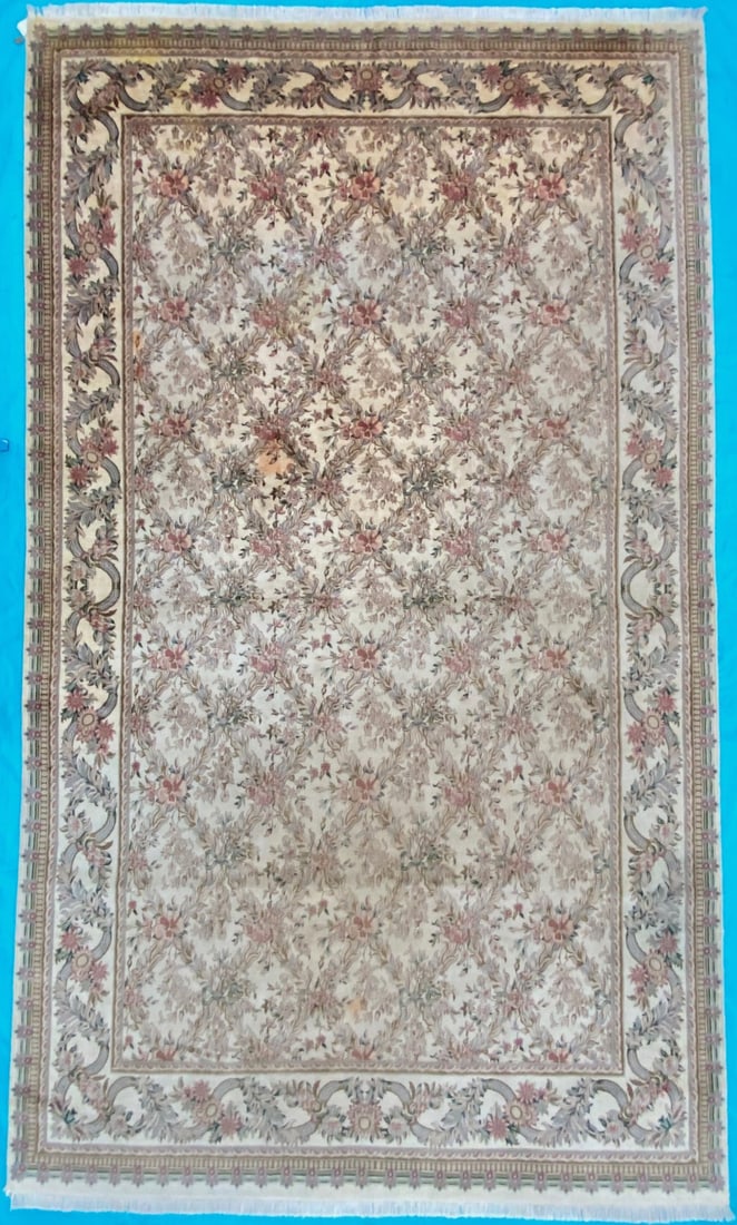 MANSION SIZED TABRIZ HAND KNOTTED RUG WITH 300+ KPSI, 10.0 x 17.0 (305cm x 518cm): This Mansion Sized Tabriz rug was hand knotted in Pakistan of 100% natural wool on a cotton foundation. This rug has full wool piles and knots per square inch in excess off 300 KPSI, and is 