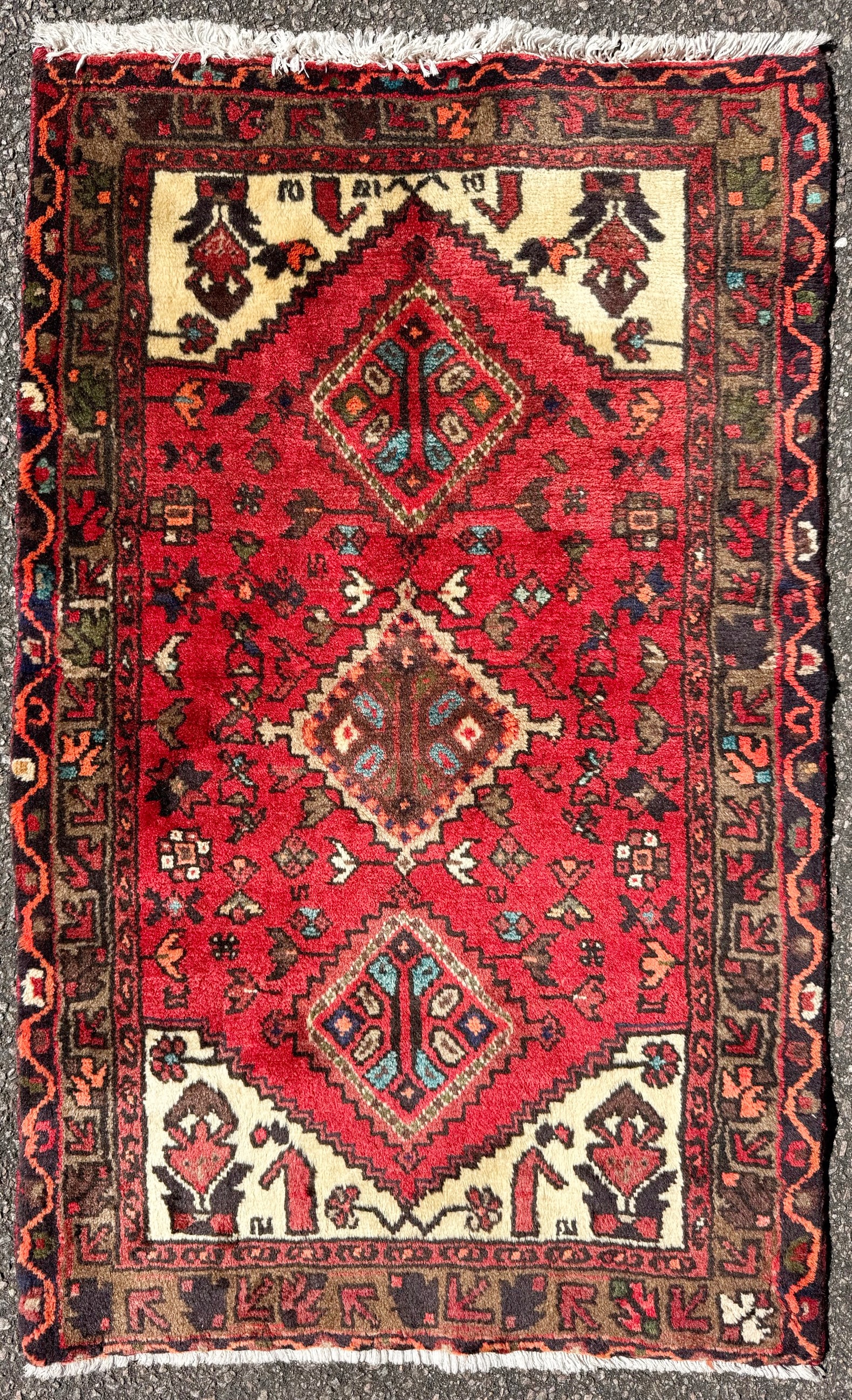 VINTAGE PERSIAN HAMADAN HAND KNOTTED RUG, 2.5 x 3.10 (74cm x 117cm): This Vintage Persian Hamadan rug was hand knotted in Iran of 100% natural wool. This rug is 50+ years old, has medium wool piles and is in excellent condition for its age. Beautiful colors with excell