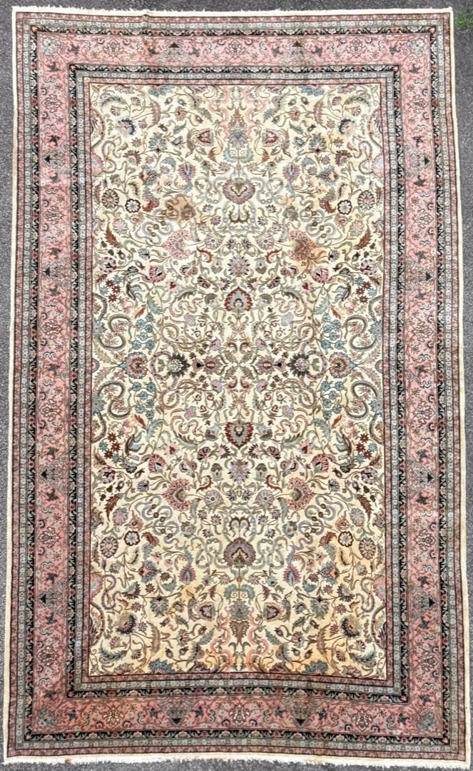 MANSION SIZED PERSIAN KASHAN HAND KNOTTED RUG, 10.10 x 20.10 (330cm x 635cm): Mansion sized, Persian Kashan rug was hand knotted in Iran of 100% natural wool on a cotton foundation. This rug is 40+ years old, has full wool piles and is in excellent condition. Beautifu