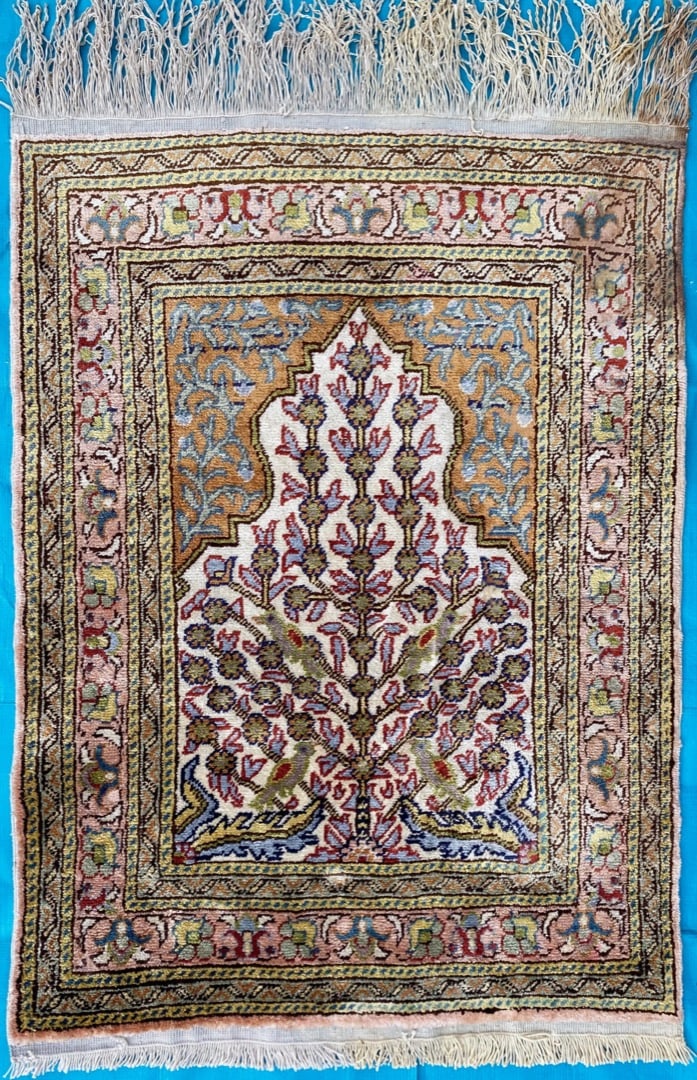 KASHMIR SILK HAND KNOTTED GARDEN OF PARADISE RUG WITH 350+ KPSI, 16IN x 21IN (41cm x 53cm): This Kashmir rug, was hand knotted in India of 100% silk on a cotton foundation. This rug has full wool piles and is in excellent condition. This rug has knots per square inch in excess of 3