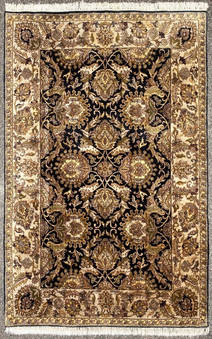 JAIPUR HAND KNOTTED WOOL RUG, NEW, 5.10 x 9.0 (178cm x 274cm): Jaipur rug isÊhand knotted of 100 percent wool in India, on a cotton foundation. The rug has full, wool piles and is in brand new condition. This rug was acquired from an established rug merchant