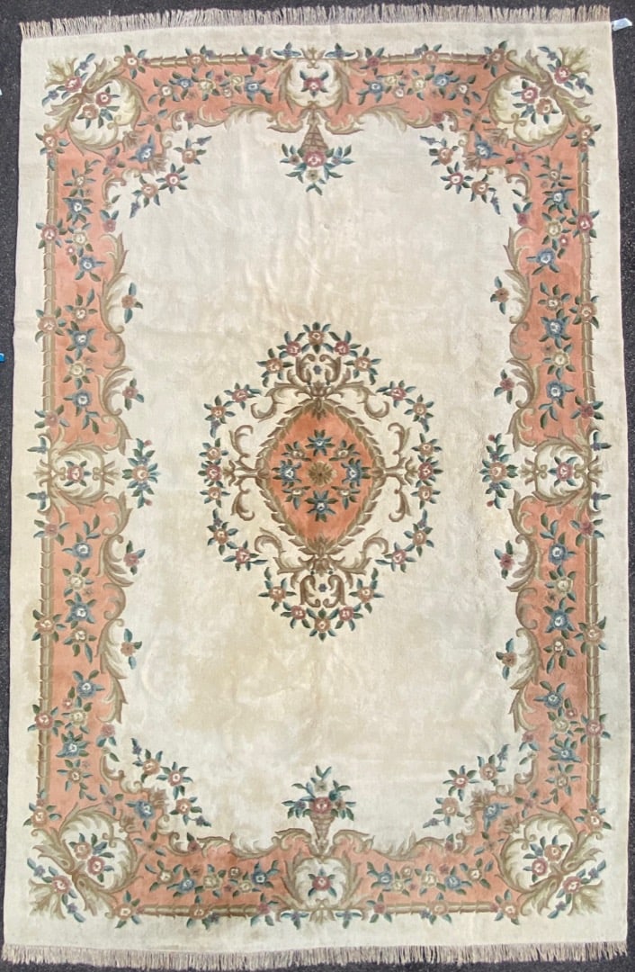 MANSION SIZE FRENCH STYLE AUBUSSON HAND KNOTTED RUG, 11.2 x 16.8 (340cm x 508cm): Mansion size, French style Aubusson rug was hand knotted in China of 100 percent natural wool on a cotton foundation. The rug has very thick wool piles and is in like new condition. Beautiful col