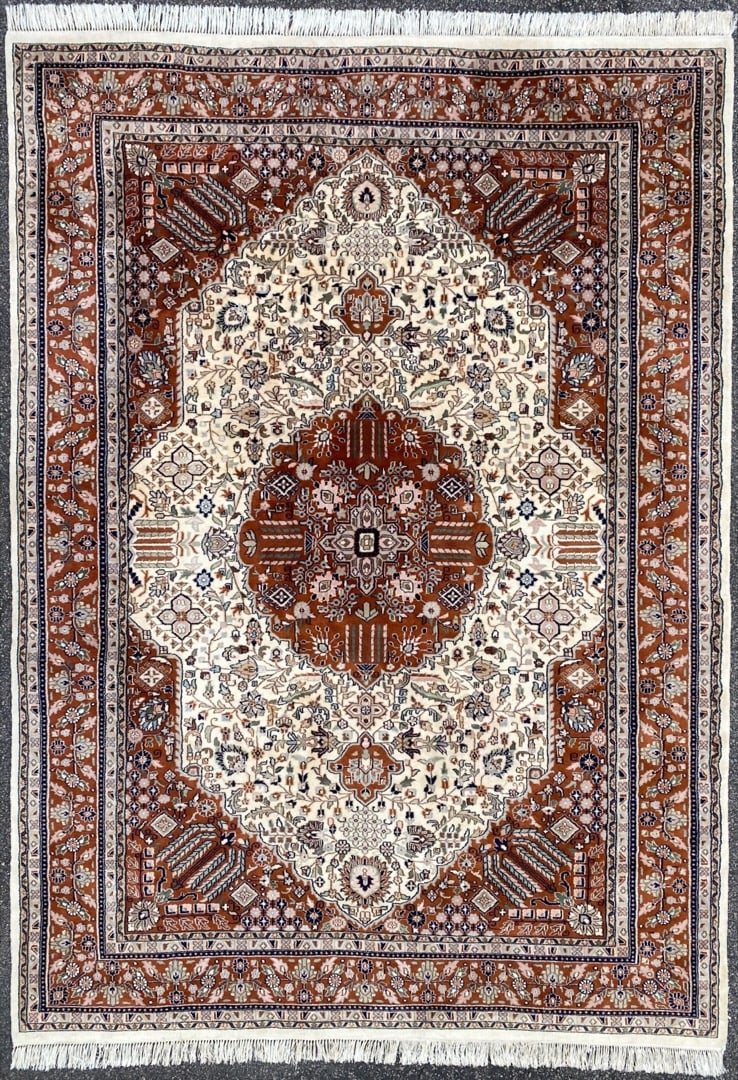 TABRIZ HAND KNOTTED RUG, 8.4 x 11.8 (254cm x 356cm): Tabriz rug was hand knotted in India of 100 percent natural wool and has a cotton foundation. The rug has full, wool piles and is in like new condition. Beautiful colors with excellent quality. No