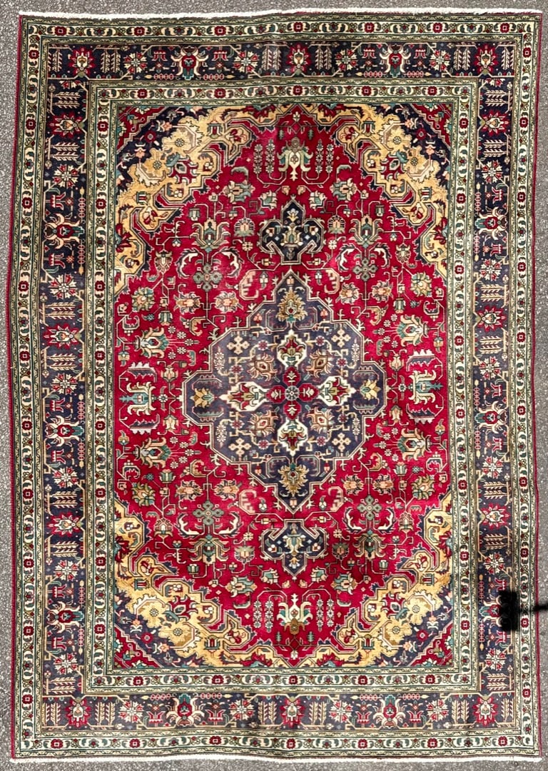 VINTAGE PERSIAN HERIZ HAND KNOTTED RUG, 7.0 x 9.8 (213cm x 295cm): Offered here is a vintage Persian Heriz rug that was hand knotted in Iran of 100 percent natural wool on a cotton foundation. This rug is 60+ years old, has full to medium wool piles and is in ex