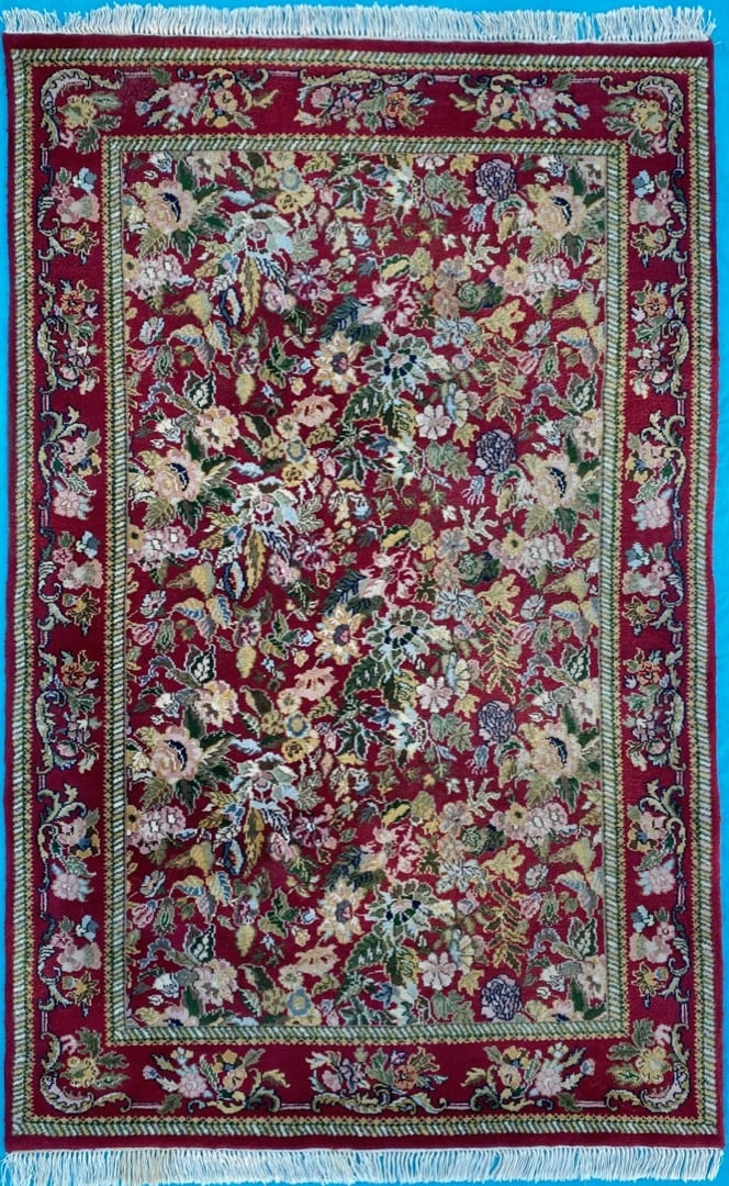 JAIPUR HAND KNOTTED WOOL RUG, 5.6 x 8.6 (168cm x 259cm): Jaipur rug is hand knotted of 100 percent wool in India, on a cotton foundation. The rug has full, wool piles and is in like new condition. This rug was acquired from a Virginia estate. Beautiful