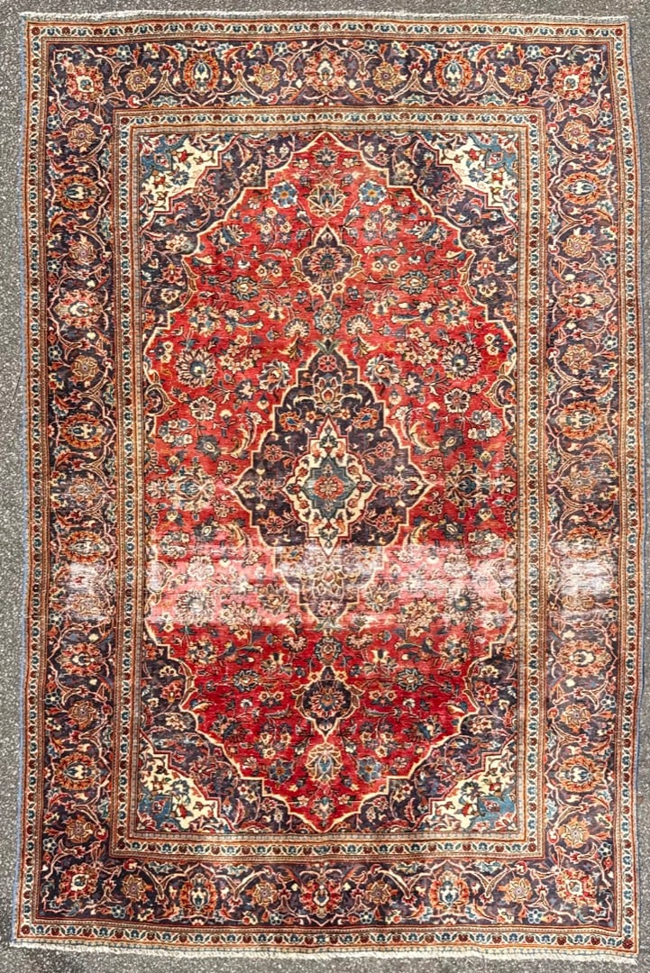 ANTIQUE CLASSIC PERSIAN KASHAN HAND KNOTTED RUG, 6.5 x 9.7 (196cm x 292cm): Offered here is an antique Persian Kashan rug was hand knotted in Iran of 100 percent natural wool on a cotton foundation. This rug is 90+ years old, has medium to low wool piles and is in excell