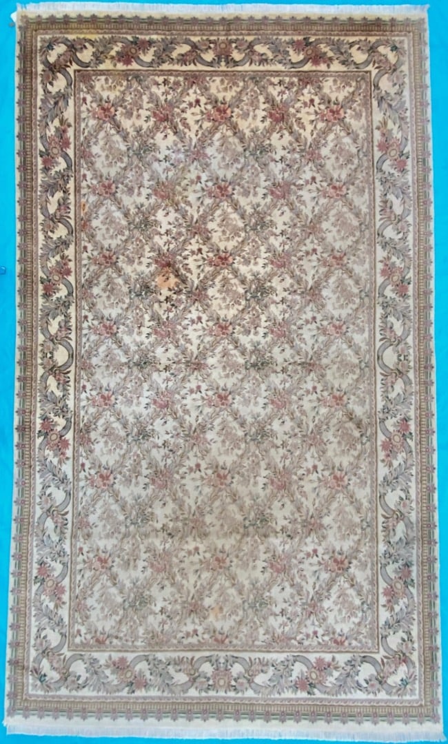 MANSION SIZED TABRIZ HAND KNOTTED RUG WITH 300+ KPSI, 10.0 x 17.0 (305cm x 518cm): Mansion Sized Tabriz rug was hand knotted in Pakistan of 100 percent natural wool on a cotton foundation. This rug has full wool piles and knots per square inch in excess off 300 KPSI, and i