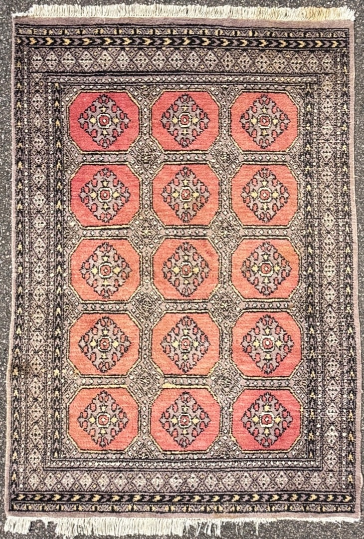 VINTAGE JALDAR HAND KNOTTED WOOL RUG, 4.0 x 6.0 (122cm x 183cm): Vintage Jaldar rug was hand knotted in Pakistan of 100% natural wool on a cotton foundation. This rug is 50+ years old, it has medium wool piles and is in excellent condition for its age. Be