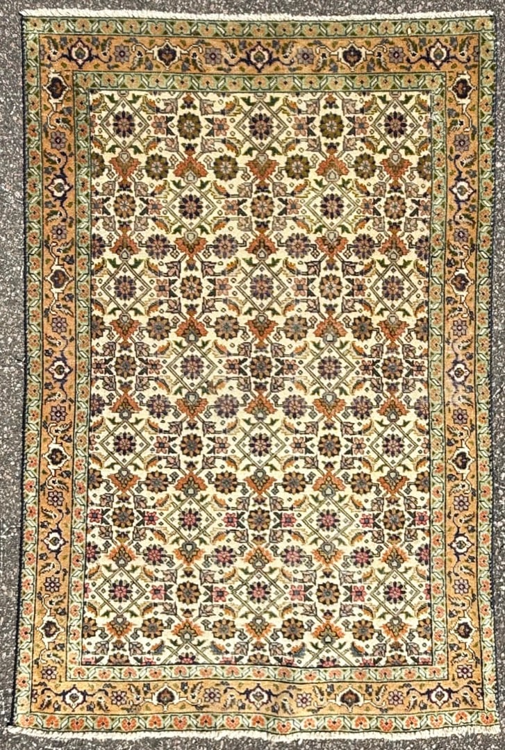 VINTAGE PERSIAN MAHI HERATI HAND KNOTTED RUG, 3.1 x 4.9 (94cm x 145cm): Vintage Persian Mahi Herati rug was hand knotted in Iran of 100% natural wool and has a cotton foundation. The rug is 50+ years old, has medium wool piles and is in excellent condition 
