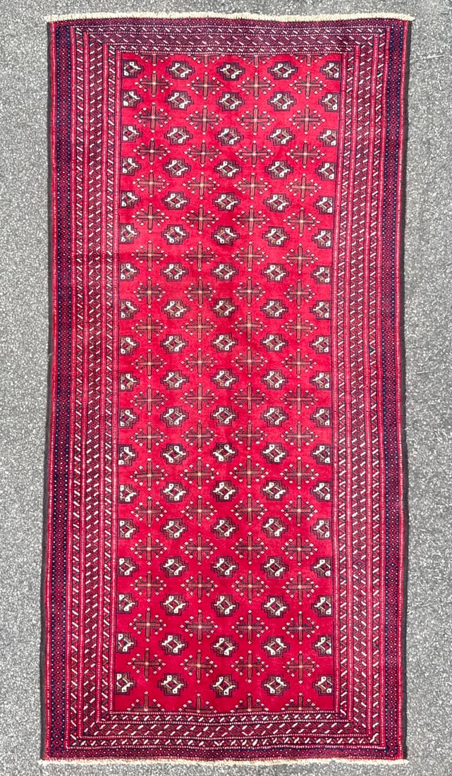 BUKHARA HAND KNOTTED RUG WITH 200+ KPSI, 4.9 X 10.0 (145cm x 305cm): This Bukhara Tekke rug was hand knotted in Pakistan of 100 percent natural wool on a cotton foundation. This rug is 40 years old, has full wool piles and is in excellent condition for its age. Th