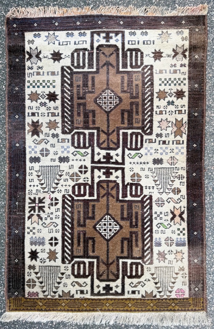 AFGHANI BALOUCH HAND KNOTTED RUG, 2.5 x 3.10 (76cm x 117cm): Afghani Balouch rug was hand knotted in Afghanistan of 100% natural wool. It has medium wool piles and is in excellent condition. Beautiful colors with excellent quality, and no holes o