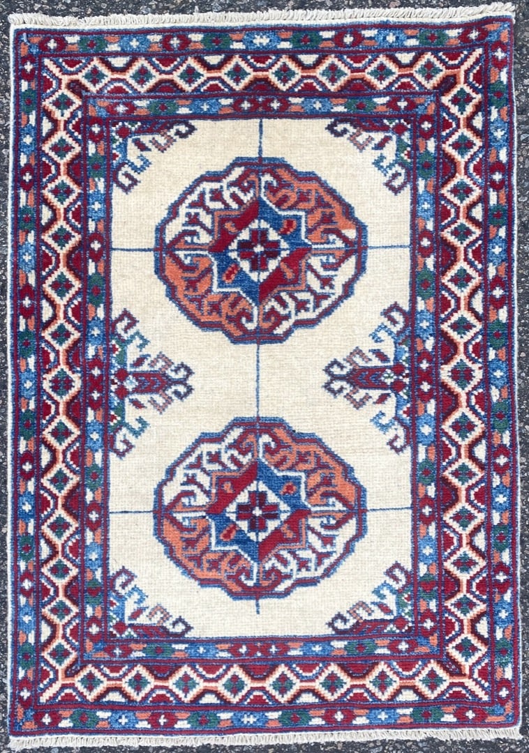 BUKHARA TURKMEN HAND KNOTTED RUG, 2.0 x 2.11 (61cm x 89cm): Bukhara Turkmen rug was hand knotted in Pakistan of 100% natural wool on a cotton foundation. This rug has full, even, wool piles and is in like new condition. Beautiful colors with excellen