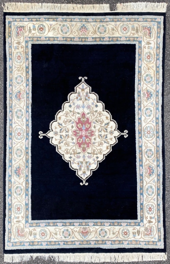 AUBUSSON HAND KNOTTED RUG, 5.11 x 9.4 (180cm x 284cm): French Styled Aubusson carved rug was hand knotted in China of 100% natural wool on a cotton foundation. The rug has very thick (1 inch) wool piles and is in like new condition. Beautiful colors 