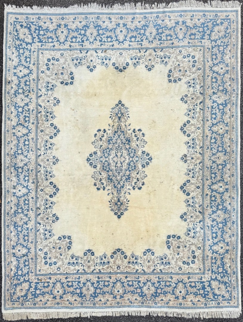 VINTAGE PERSIAN KERMAN HAND KNOTTED RUG, 8.0 x 10.5 (244cm x 318cm): Vintage Persian Kerman rug, made of in Iran of 100 percent natural wool on a cotton foundation with medium to low wool piles. This rug is 50+ years old, and is in excellent condition for its age.