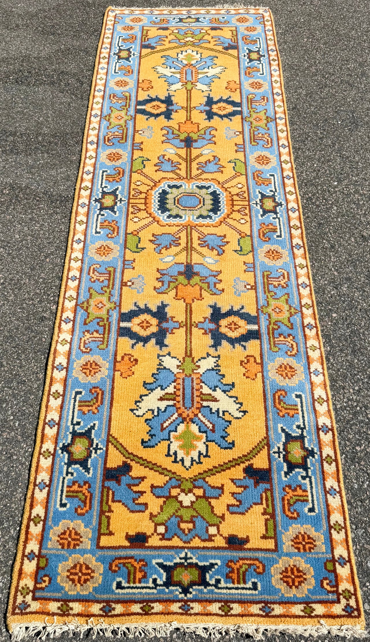OUSHAK HAND KNOTTED RUNNER, NEW, 2.6 x 8.0 (76cm x 244cm): This Oushak runner was hand knotted in Turkey of 100% natural wool on a cotton foundation. The rug has full wool piles and is in brand new condition. This beautifully hand-knotted runner cap