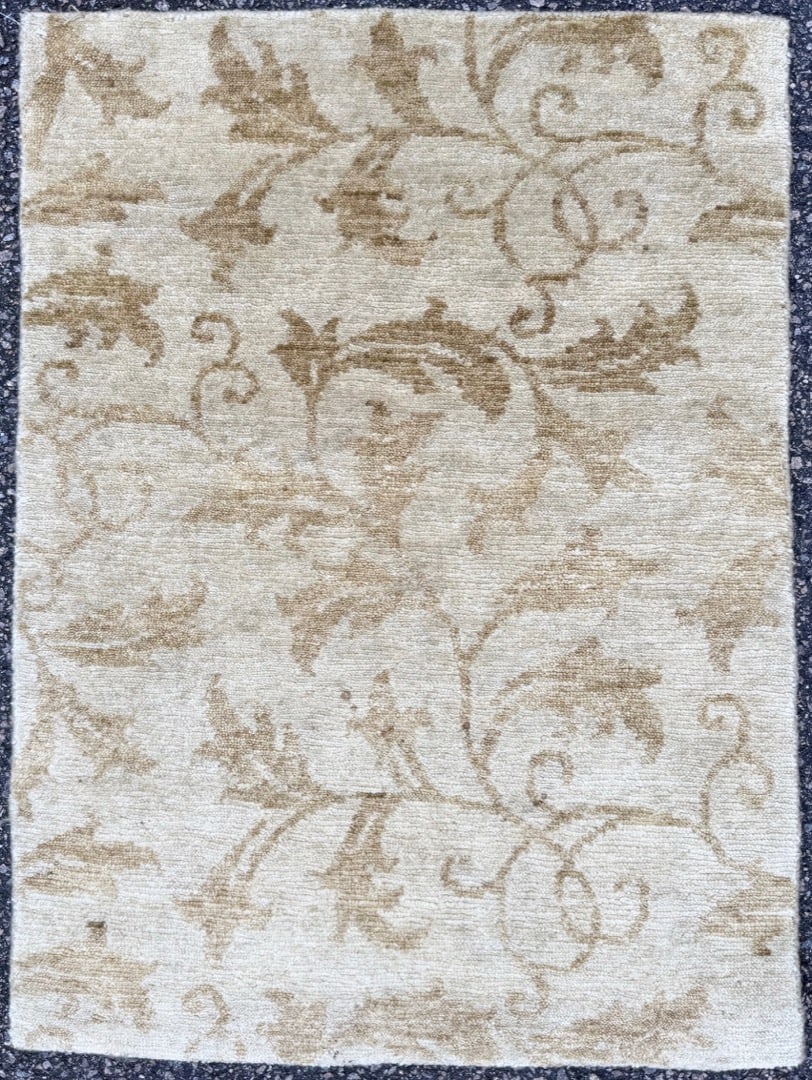 TIBETAN MODERN HAND KNOTTED RUG, 2.0 x 3.0 (61cm x 91cm): Modern Tibetan rug was hand knotted in Nepal of 100% wool on a cotton foundation. This rug has full, thick wool piles and is in excellent condition, very plush and soft. Beautiful colors with exc