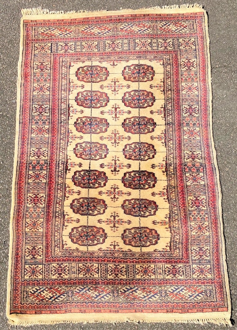 BUKHARA HAND KNOTTED RUG – 3.1 x 4.10: Bukhara rug was hand knotted in Pakistan of 100% natural wool on a cotton foundation. It has medium, even, wool piles and is in excellent condition. Beautiful colors with excellent qual