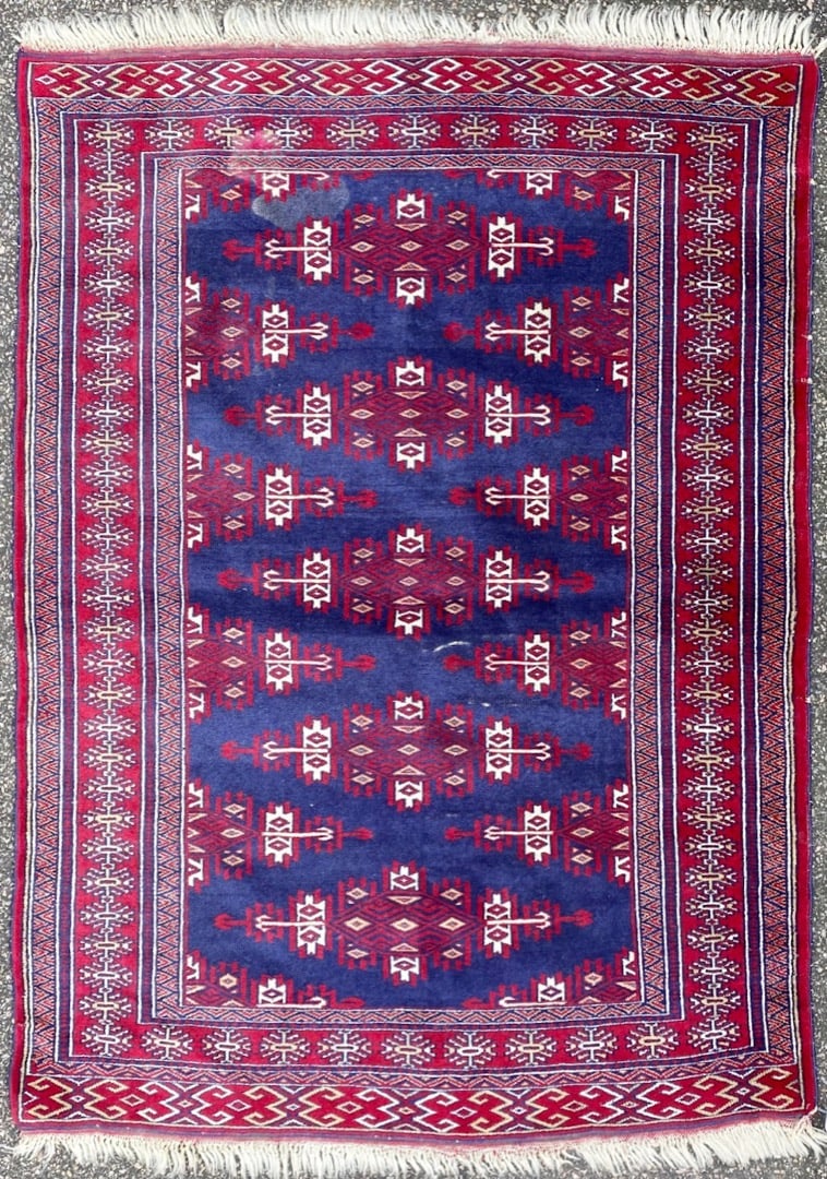 VINTAGE JALDAR HAND KNOTTED WOOL RUG, 4.0 x 5.6 (122cm x 168cm): Vintage Jaldar rug was hand knotted in Pakistan of 100% natural wool on a cotton foundation. This rug is 40+ years old, it has medium wool piles and is in excellent condition for its age. Be