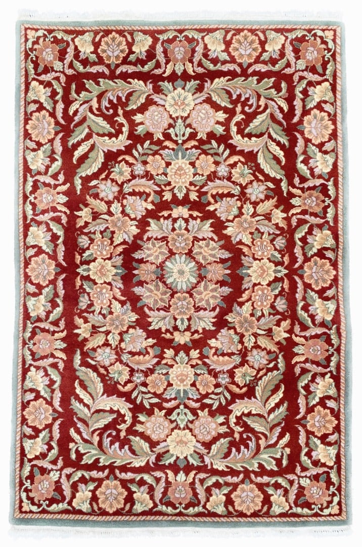 JAIPUR HAND KNOTTED WOOL RUG, 4.0 x 6.0 (122cm x 183cm): Jaipur rug is hand knotted of 100 percent wool in India on a cotton foundation. The rug has full, wool piles and is in like new condition. This rug was acquired from a Virginia estate. Beautiful 